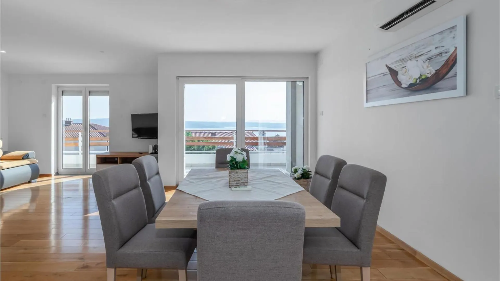 Awesome Apartment In Crikvenica With Wifi 0*,
